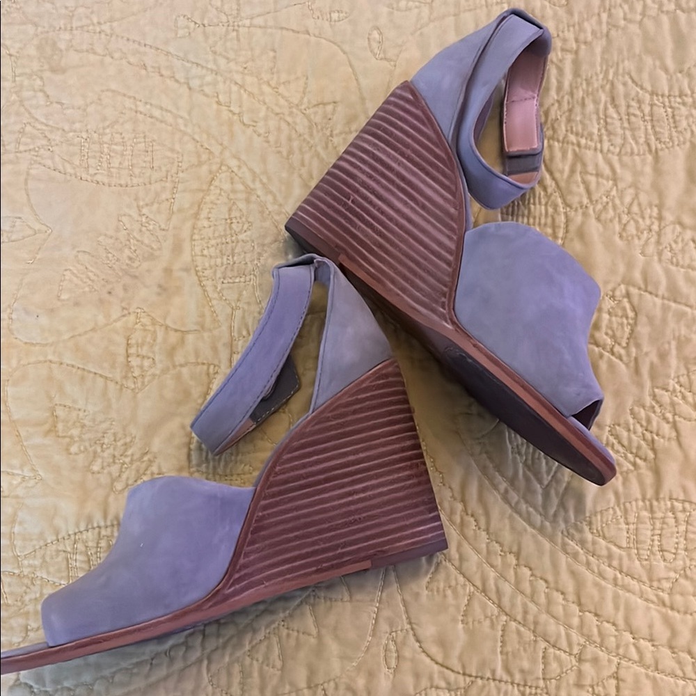 Vince Camuto light blue suede Wedge Peep-Toe Sandals